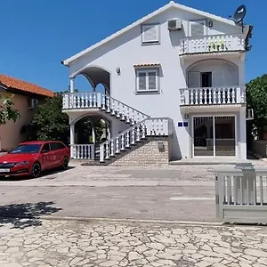 Ira Apartment Vir